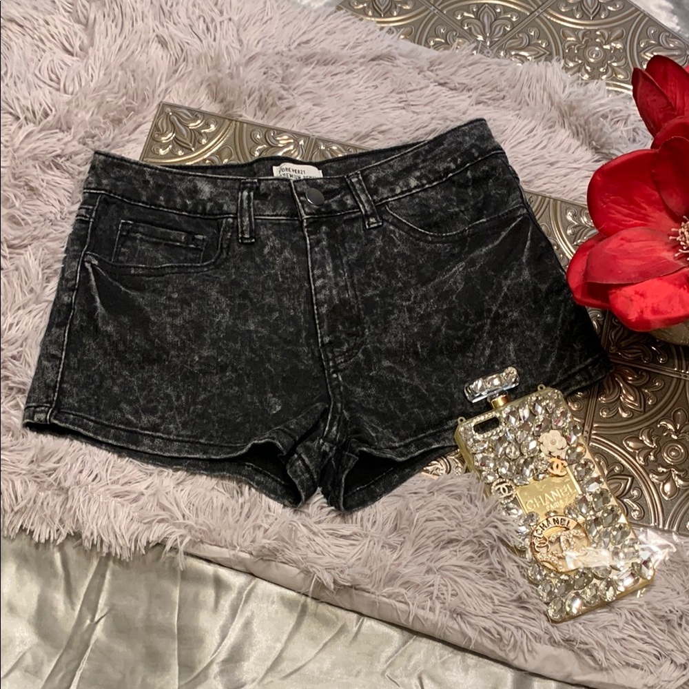 🌹RETRO Forever 21 Premium Denim • Black Acid Washed Jean Shorts